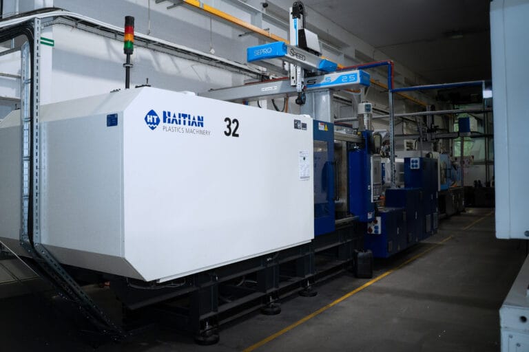 Przemysłowa maszyna Haitian Plastics Machinery do wtryskiwania tworzywa sztucznego