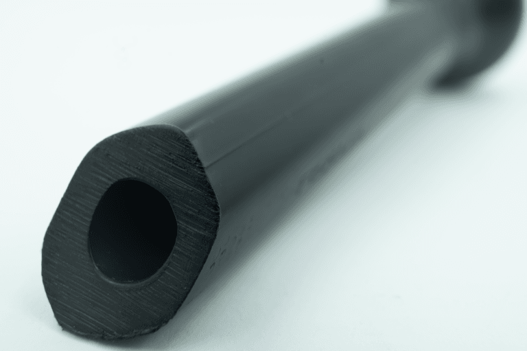 przecięty element wykonany w technologi wtrysku z gazem
